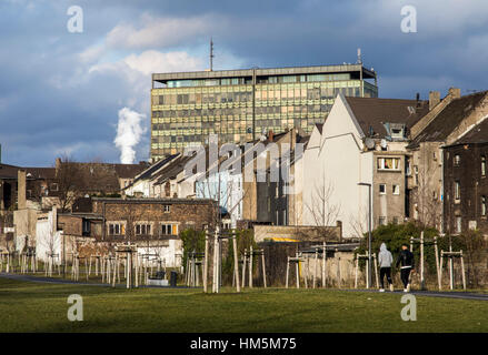 Neue Grüngürtel Duisburg-Nord, Parken in Duisburg-Bruckhausen, Deutschland, Ruhrgebiet, einen neuen Park entlang der ThyssenKrupp-Stahlwerk, wo in früheren Zeiten s Stockfoto