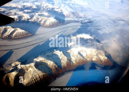 Blickte, Vulkankrater und Gletscher bedecken die Island-Landschaft Stockfoto