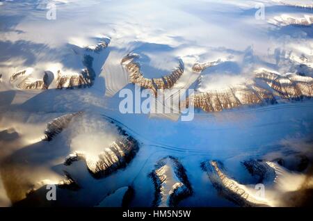 Blickte, Vulkankrater und Gletscher bedecken die Island-Landschaft Stockfoto