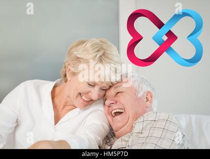 Älteres Paar Spaß im Bett zu Hause Stockfoto