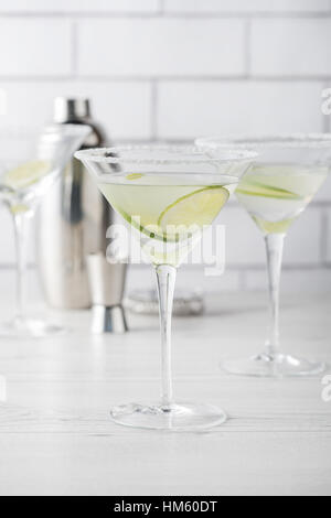 Frische hausgemachte Margarita Cocktails mit Kalk Stockfoto