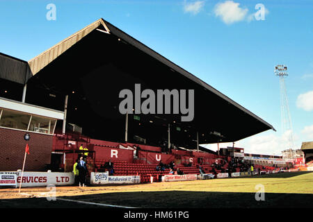 Millmoor, Heimat von Rotherham United FC (South Yorkshire), abgebildet im März 1995 Stockfoto