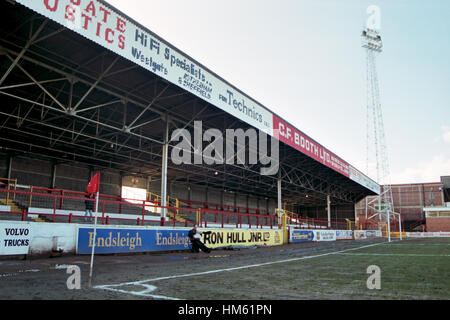 Millmoor, Heimat von Rotherham United FC (South Yorkshire), abgebildet im März 1995 Stockfoto