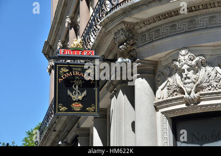 Die Admiralität Wirtshaus am Trafalgar Square in London, UK Stockfoto