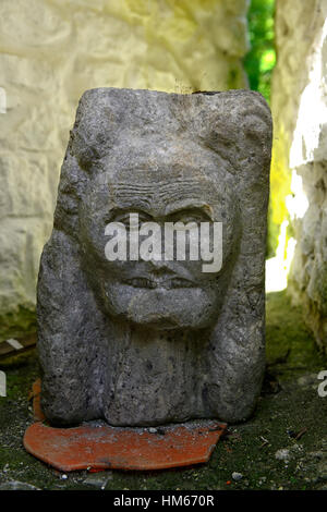 matriarchale Steinbildhauen Skulptur Angst schreien Cregan Burg Towerhouse Ballyvaughan Clare Burren restauriert RM Irland Stockfoto