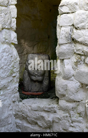 matriarchale Steinbildhauen Skulptur Angst schreien Cregan Burg Towerhouse Ballyvaughan Clare Burren restauriert RM Irland Stockfoto