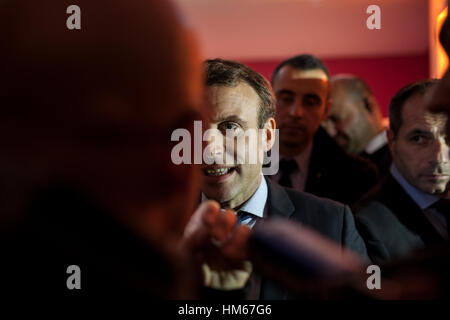 Emmanuel Macron in Beirut, Libanon - Libanon / Beirut - Emmanuel Macron, Kandidat für die französische Präsidentschaftswahl im April 2017 mit seiner Bewegung 'En Marche!", während eines Treffens mit der französischen und wirtschaftliche Gemeinschaft bei der ESA (Ecole Supérieure des Affaires, ein Kooperationsprojekt von Franco-libanesischen) zum Thema:"Frankreich, eine Revolution wirtschaftliche und soziale Entwicklung für das 21. Jahrhundert"Emmanuel Macron ging nach Beirut am 24. Januar 2017 treffen , Michel Aoun des Präsidenten der Libanesischen Republik, dann Saad Hariri des libanesischen Ministerpräsidenten.    -Bilal Tarabey / Le Pictorium Stockfoto