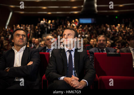 Emmanuel Macron in Beirut, Libanon - Libanon / Beirut - Emmanuel Macron, Kandidat für die französische Präsidentschaftswahl im April 2017 mit seiner Bewegung 'En Marche!", während eines Treffens mit der französischen und wirtschaftliche Gemeinschaft bei der ESA (Ecole Supérieure des Affaires, ein Kooperationsprojekt von Franco-libanesischen) zum Thema:"Frankreich, eine Revolution wirtschaftliche und soziale Entwicklung für das 21. Jahrhundert"Emmanuel Macron ging nach Beirut am 24. Januar 2017 treffen , Michel Aoun des Präsidenten der Libanesischen Republik, dann Saad Hariri des libanesischen Ministerpräsidenten.    -Bilal Tarabey / Le Pictorium Stockfoto