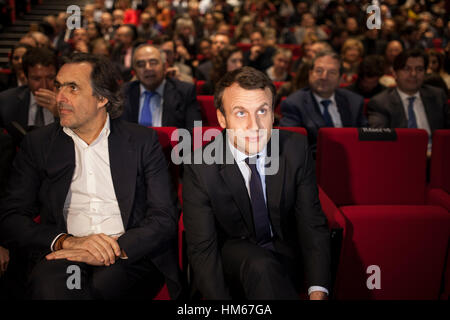 Emmanuel Macron in Beirut, Libanon - Libanon / Beirut - Emmanuel Macron, Kandidat für die französische Präsidentschaftswahl im April 2017 mit seiner Bewegung 'En Marche!", während eines Treffens mit der französischen und wirtschaftliche Gemeinschaft bei der ESA (Ecole Supérieure des Affaires, ein Kooperationsprojekt von Franco-libanesischen) zum Thema:"Frankreich, eine Revolution wirtschaftliche und soziale Entwicklung für das 21. Jahrhundert"Emmanuel Macron ging nach Beirut am 24. Januar 2017 treffen , Michel Aoun des Präsidenten der Libanesischen Republik, dann Saad Hariri des libanesischen Ministerpräsidenten.    -Bilal Tarabey / Le Pictorium Stockfoto