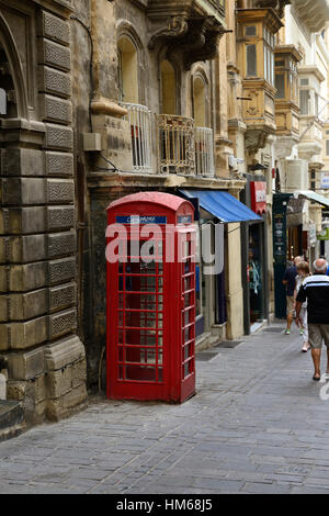 rotes Telefon Box Valletta Malta traditionelle Säule Stil englischer britische Herrschaft Rückfall Telekommunikation System Kolonie Stockfoto