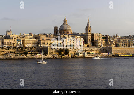 Valletta Skyline Str. Pauls anglikanische Kathedrale Karmeliter Kirche Sliema Malta Hauptstadt Stadt UNESCO-Welterbe Tourismus RM Welt Stockfoto