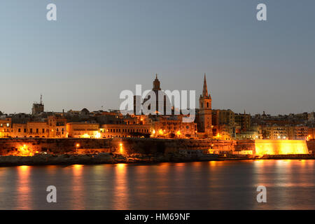 Valletta Skyline Str. Pauls anglikanische Kathedrale Karmeliter Kirche Sliema Malta Hauptstadt Stadt UNESCO-Welterbe Tourismus RM Welt Stockfoto