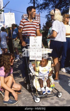 Pro Leben Demonstranten protestieren außerhalb einer Familienplanung Klinik und Krankenhaus in Atlanta, Georgia Stockfoto