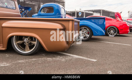 Maßgeschneiderte Lkw und PKW an bei SEMA. Stockfoto