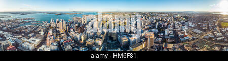 Blick von der Aussichtsplattform des Sky Tower, mit Wolkenkratzer, Central Business District, Region Auckland skyline Stockfoto