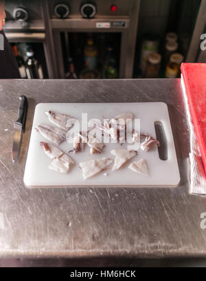 Karamellisierten Zwiebeln mit Eis Starter, zubereitet von Küchenchef Marina Restaurant Hosteria 700 in Cremona, Lombardei, Italien Stockfoto