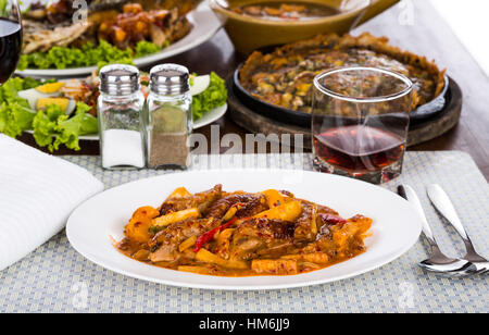 Gebratene Ente Chile Basilikum Stockfoto