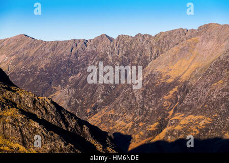 Aonach Eagach Ridge, Glencoe, Schottland von Buchaille Etive Beag gesehen Stockfoto