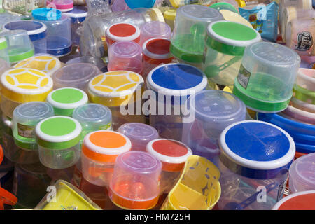 Kunststoff-Lebensmittel Lagerung Container Marktstand Stockfoto