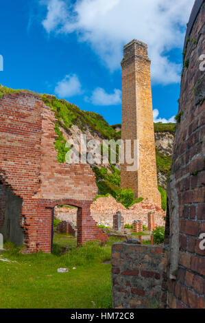 Die zerstörten und verlassenen Porth Wen Ziegelei auf anglesey Stockfoto