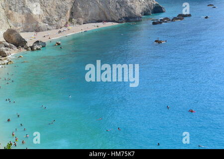 Porto Katsiki Strand ist einer der schönsten griechischen Strände, türkisblaues Meer, Kieselstrand, crystall klares Wasser. Stockfoto