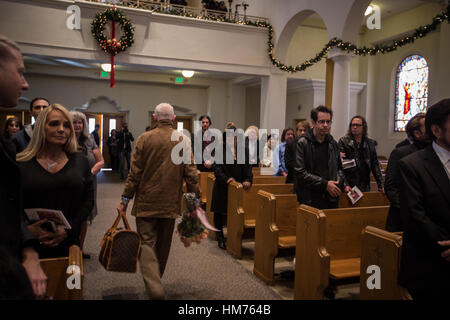 Zsa Zsa Gabor in intimen Beverly Hills Beerdigung bei guter Hirte katholische Kirche Featuring bestattet: Prinz Frederic von Anhalt, Prinz Frederic von Anhalt, Fürst von Anhalt, Prinz von Anhalt wo: Los Angeles, California, Vereinigte Staaten von Amerika bei: Kredit-30. Dezember 2016: Frank Fastner/WENN.com Stockfoto