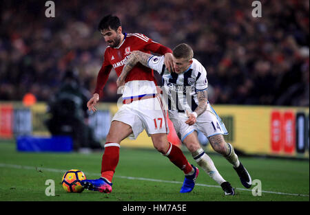 Middlesbrough Antonio Barragan (links) und West Bromwich Albion James McClean Kampf um den Ball in der Premier League match bei Riverside Stadium, Middlesbrough. Stockfoto