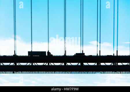 USA, New York, Brooklyn, Verkehr auf Stadtbrücke Stockfoto