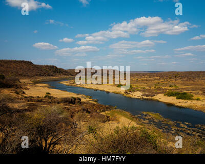 Weiten des afrikanischen Busches um Olifants River aus N'wamanzi Lookout, Krüger Nationalpark, Südafrika Stockfoto