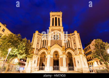 Frankreich, Auvergne-Rhone-Alpes, Saint-Etienne, Saint-Charles-de-Borrome-Kathedrale bei Nacht Stockfoto