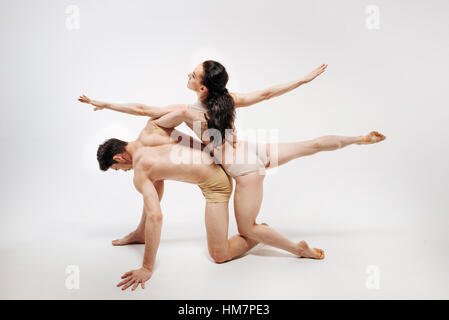 Stetige schlanke Balletttänzer posiert im studio Stockfoto