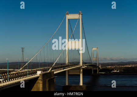 Die alten Severn Crossing Walisisch Pont Hafren Brücke, aus England, Wales über die Flüsse Severn und Wye überquert. Stockfoto