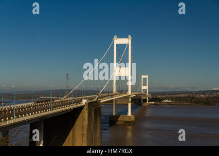 Die alten Severn Crossing Walisisch Pont Hafren Brücke, aus England, Wales über die Flüsse Severn und Wye überquert. Stockfoto