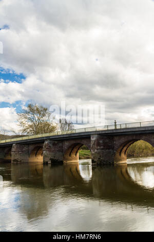 Wilton-Brücke, ein Denkmalschutz ich Brücke über den Fluss Wye von Wilton, Herefordshire und Ross-on-Wye, Herefordshire, England. Stockfoto