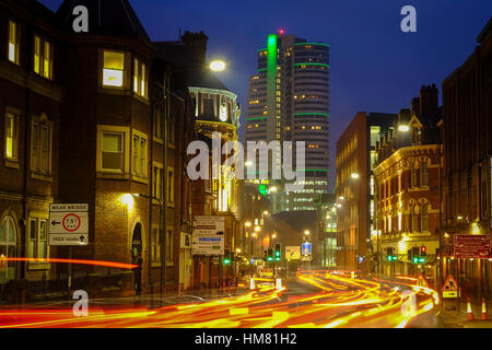 Lichtspuren durch Leeds, West Yorkshire, England, UK Stockfoto