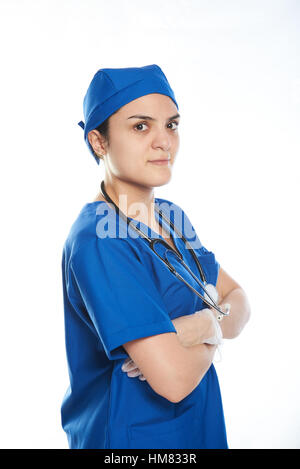 Frau mit verschränkten auf weißem Hintergrund Stockfoto