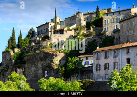 Die Colline du Chateau und die alte Stadt von Vaison La Romaine, Vaucluse, Frankreich Stockfoto