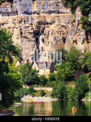 Kanufahren auf dem Fluss Dordogne, La Roque-Gageac, Frankreich Stockfoto