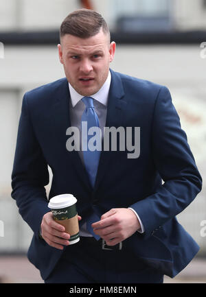 Der Fußballspieler Anthony Stokes kommt zum Dubliner Strafgerichtshof für eine Strafverhandlung, weil er einen Elvis-Imitator in einem Nachtclub angegriffen hat. Stockfoto