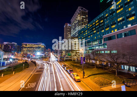 Langzeitbelichtung von Pratt Street in Baltimore, Maryland Stockfoto