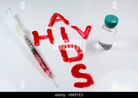 AIDS und HIV. Schützen Sie sich. Weil sie gefährlich sind. Stockfoto