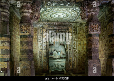 Buddha-Statue in den Höhlen von Ajanta, Maharashtra, Indien Stockfoto