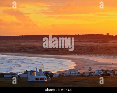 Erhöhten Blick auf die Cabo Polonio bei Sonnenuntergang, Rocha Abteilung, Uruguay, Südamerika Stockfoto