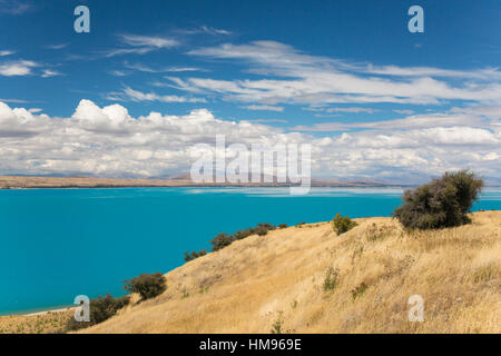 Blick über das türkisfarbene Wasser des Lake Pukaki, in der Nähe von Twizel, Mackenzie District, Canterbury, Südinsel, Neuseeland, Pazifik Stockfoto