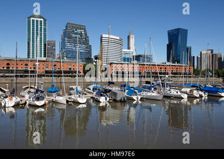 Alten Lagerhallen und Bürogebäude von Marina von Puerto Madero, San Telmo, Buenos Aires, Argentinien, Südamerika Stockfoto