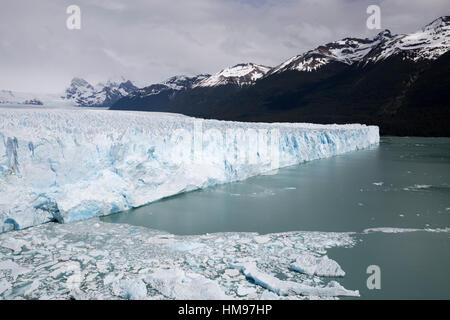 Perito Moreno-Gletscher am Lago Argentino, El Calafate, Parque Nacional Los Glaciares, Patagonien, Argentinien, Südamerika Stockfoto