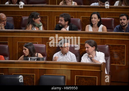 Politiker Carolina Bescansa, Alberto Garzon, Irene Montero, Inigo Errejon, Pablo Iglesias während der Einrichtung des Abgeordnetenhauses in Madrid, Spanien, auf Dienstag, 19. Juli 2016 Stockfoto