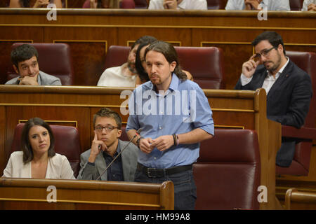 Iñigo Errejon, Irene Montero, Politiker Pablo Iglesias, Carolina Bescansa, Alberto Garzon während der Investitur Sitzung des Abgeordnetenhauses in Madrid am Mittwoch, 31. August 2016 Stockfoto