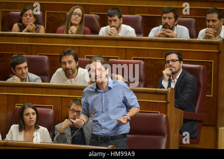 Iñigo Errejon, Irene Montero, Politiker Pablo Iglesias, Carolina Bescansa, Alberto Garzon während der Investitur Sitzung des Abgeordnetenhauses in Madrid am Mittwoch, 31. August 2016 Stockfoto