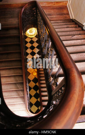 Alte Treppe in einem Hotel, Brügge, Belgien Stockfoto